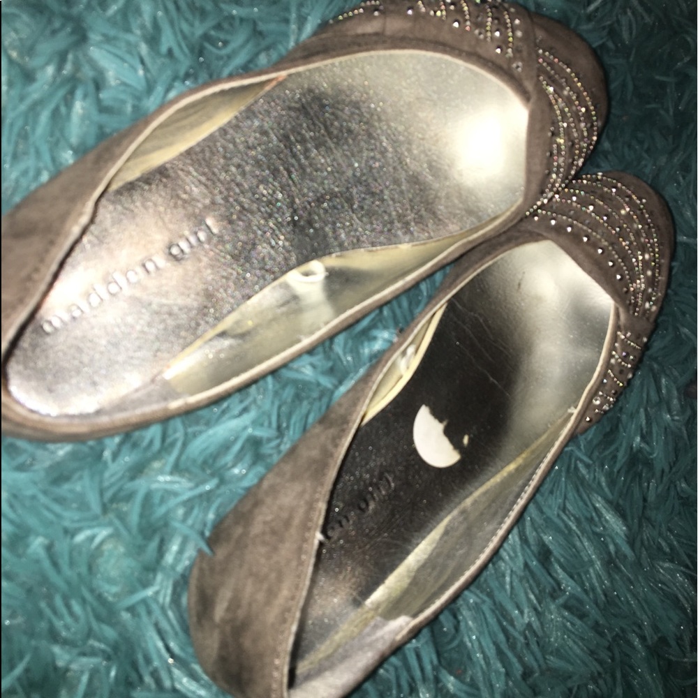 Size 3 grey flats